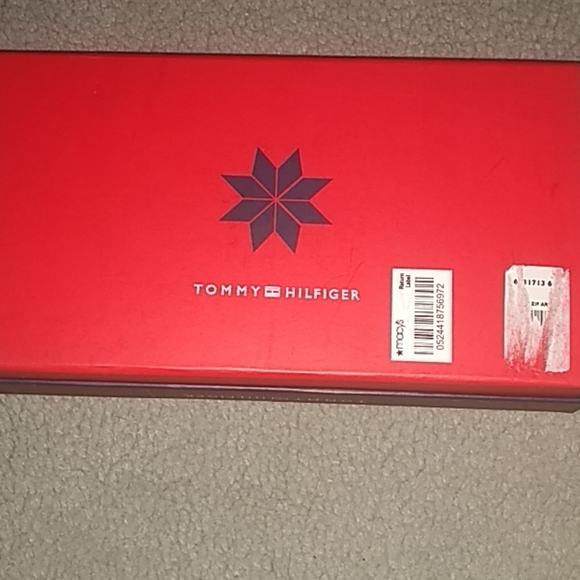 New! Tommy Hilfiger wallet! - Picture 8 of 8